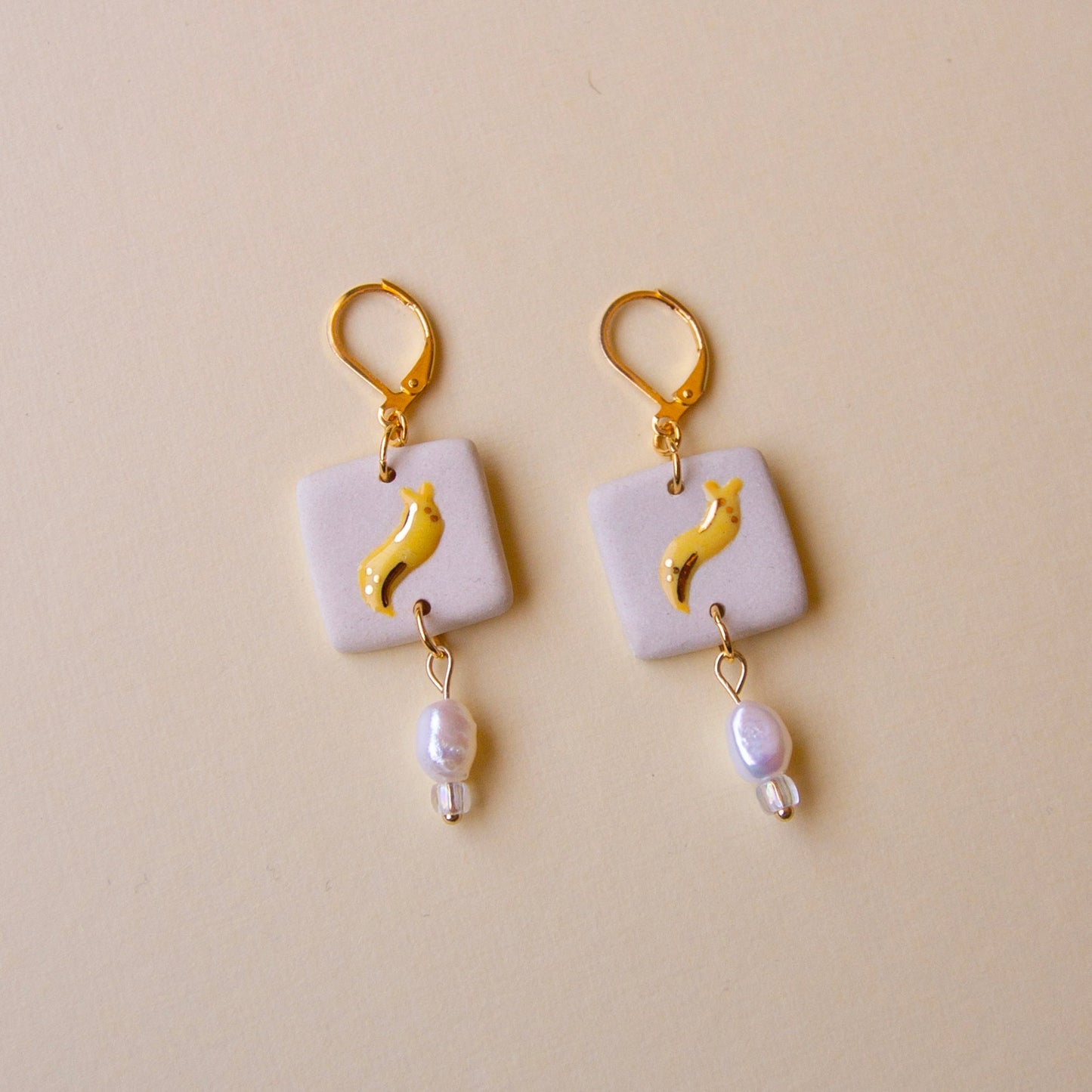 Slug earrings with pearls