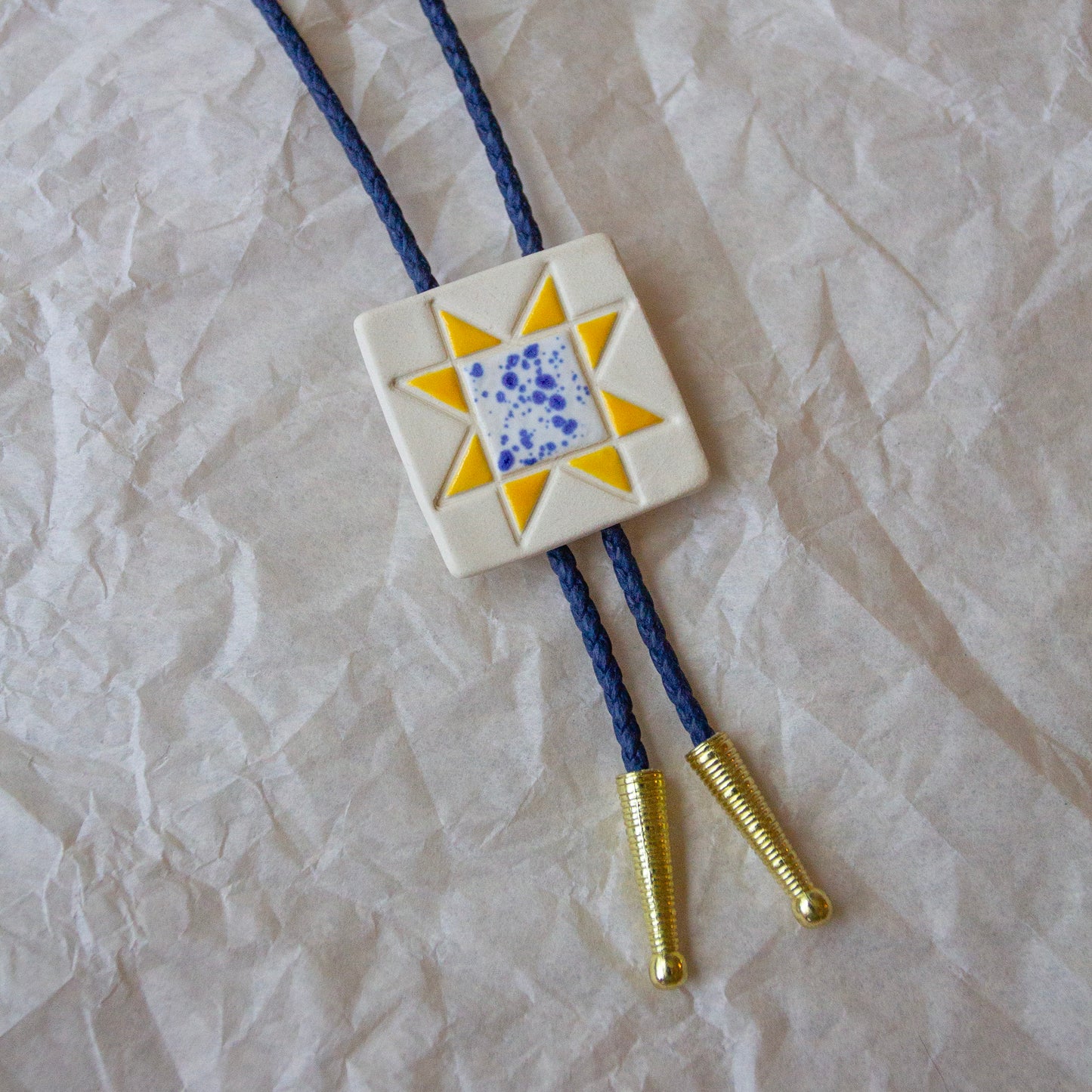 Sawtooth Star Quilt Square Bolo Tie - Blue/White Speckle and Yellow